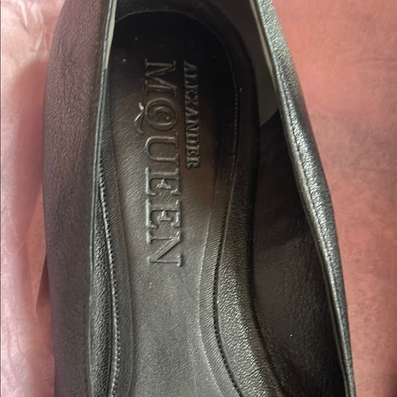 Alexander McQueen Black Flats with Jeweled Gold Skull Detail. Like New - Picture 7 of 10